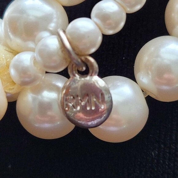 Vintage Roman Pearl Pendant & Chain Triple Strand Bracelet Glass Pearls Elegant - Picture 9 of 10